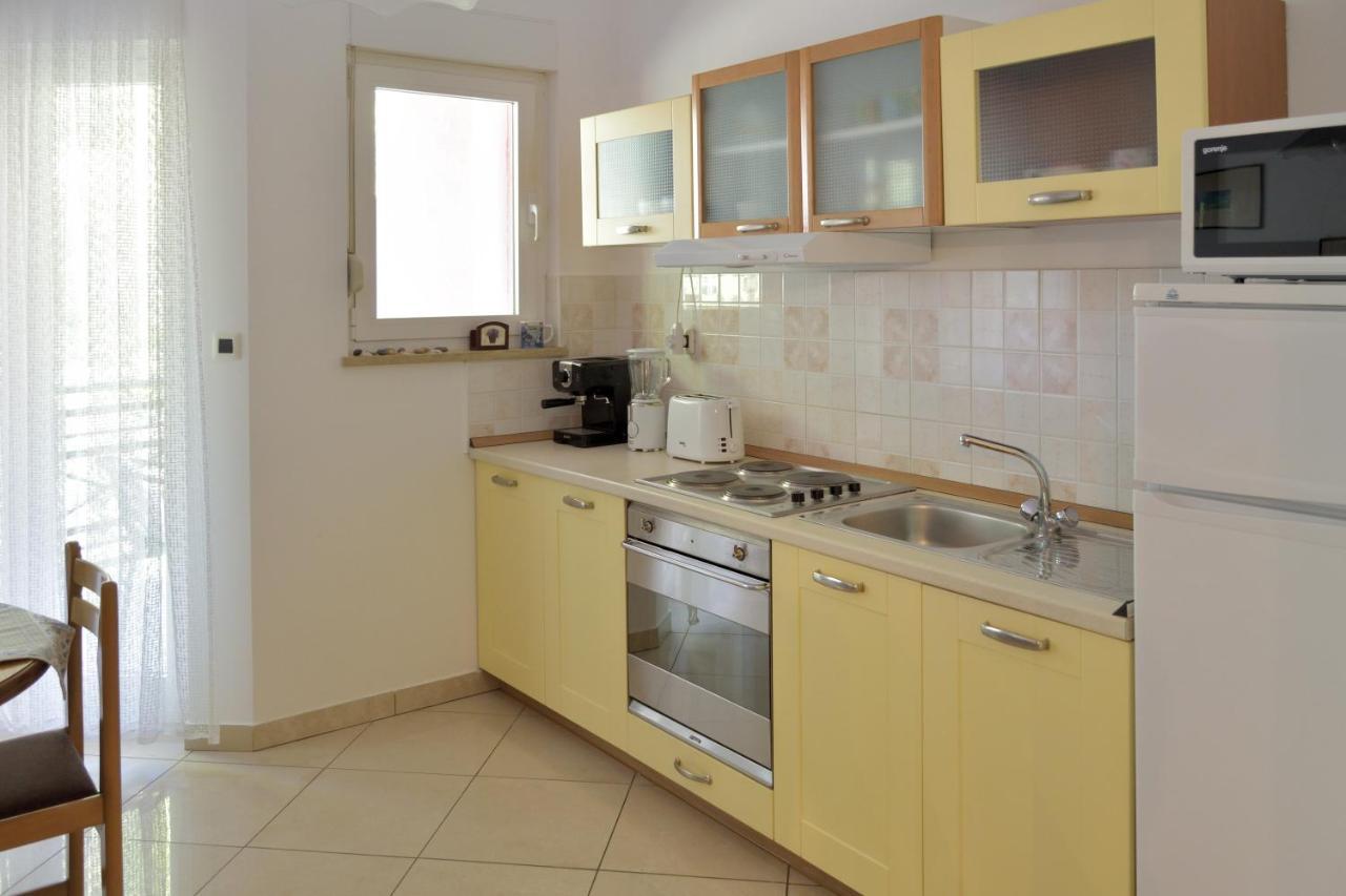 Pino Appartement Pula Buitenkant foto