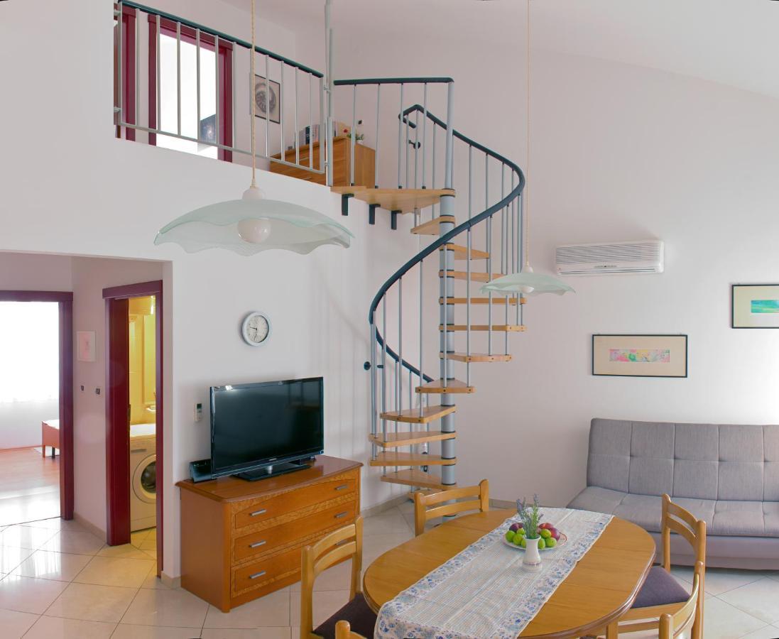 Pino Appartement Pula Buitenkant foto