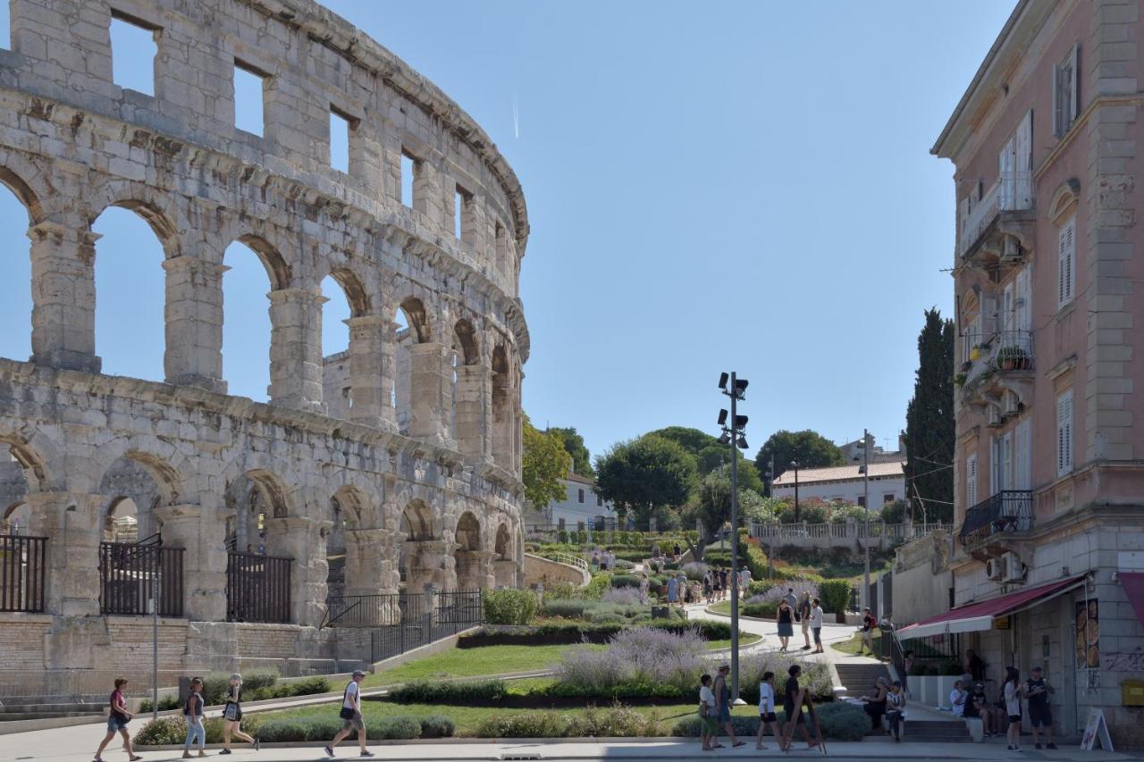 Pino Appartement Pula Buitenkant foto