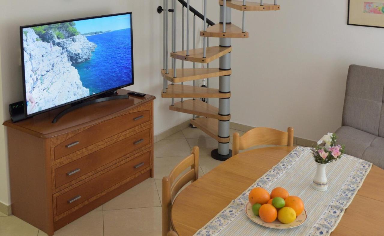 Pino Appartement Pula Buitenkant foto